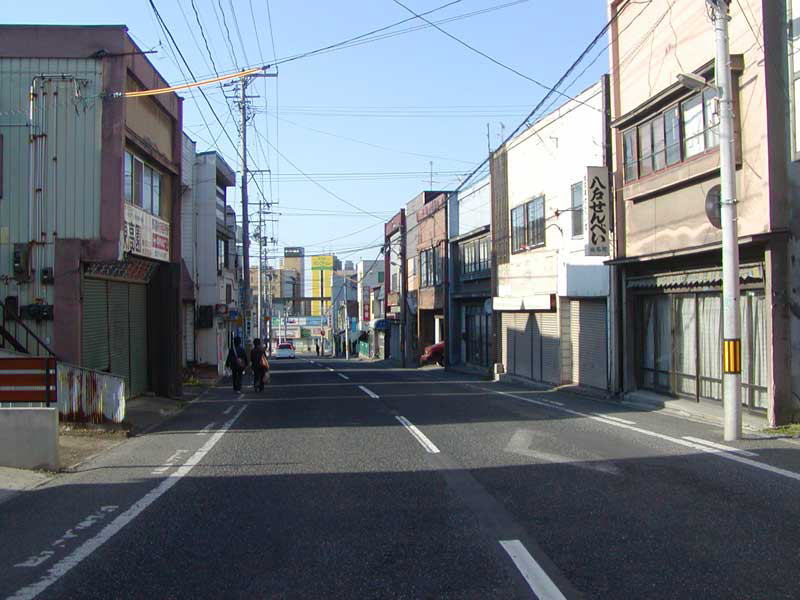 八戸市庁前から「本八戸駅」へ向かう道路
