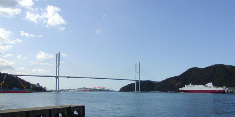 女神大橋／長崎港・海面近くから見る女神大橋の遠景・長崎港