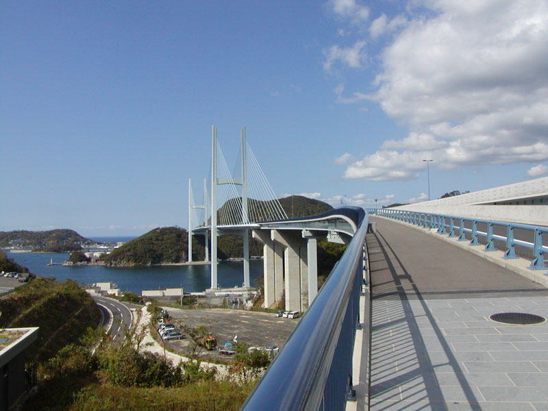 女神大橋・海面からの高さは65ｍで日本一、斜張橋としては九州一。