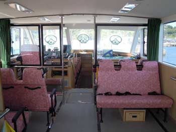 茂木港・高速船「ＫｉｚｕｎａⅡ」客室に入ってすぐ横には車椅子スペース