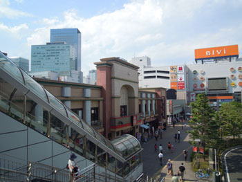 ＪＲ仙台駅東口側・飲食店ビルが並ぶ